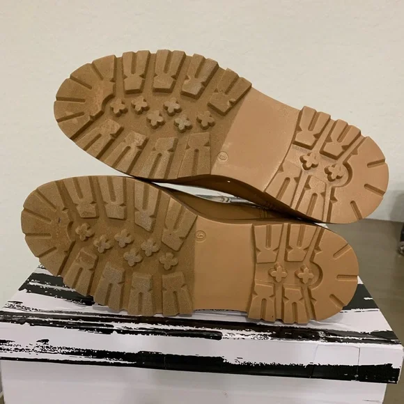 DV by Dolce Vita Thunder Chelsea Platform Lug Sole Rain Boot - Picture 4 of 4